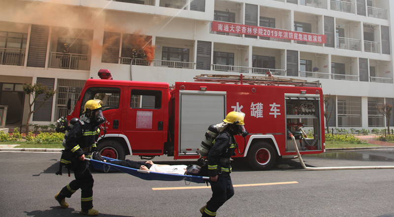 启东校区消防演练.jpg