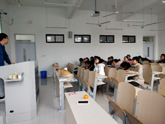 解放思想大讨论之座谈会2.png