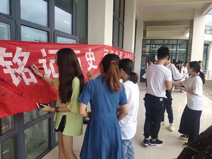 金沙6165总站线路检测举办抗战胜利七十四周年纪念签名活动 - 副本.jpg